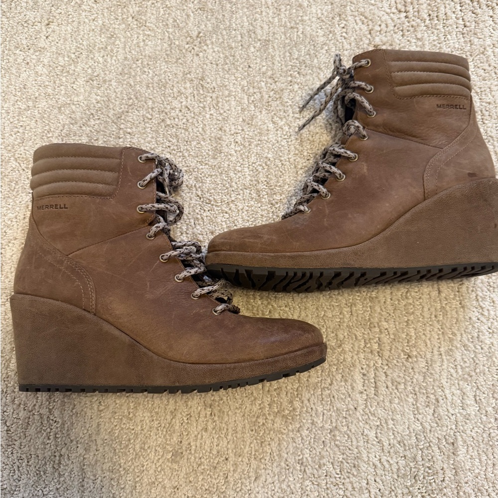 Merrell Women’s Tan Lace Up Wedge Winter/Hiking Ankle Booties Size 8.5